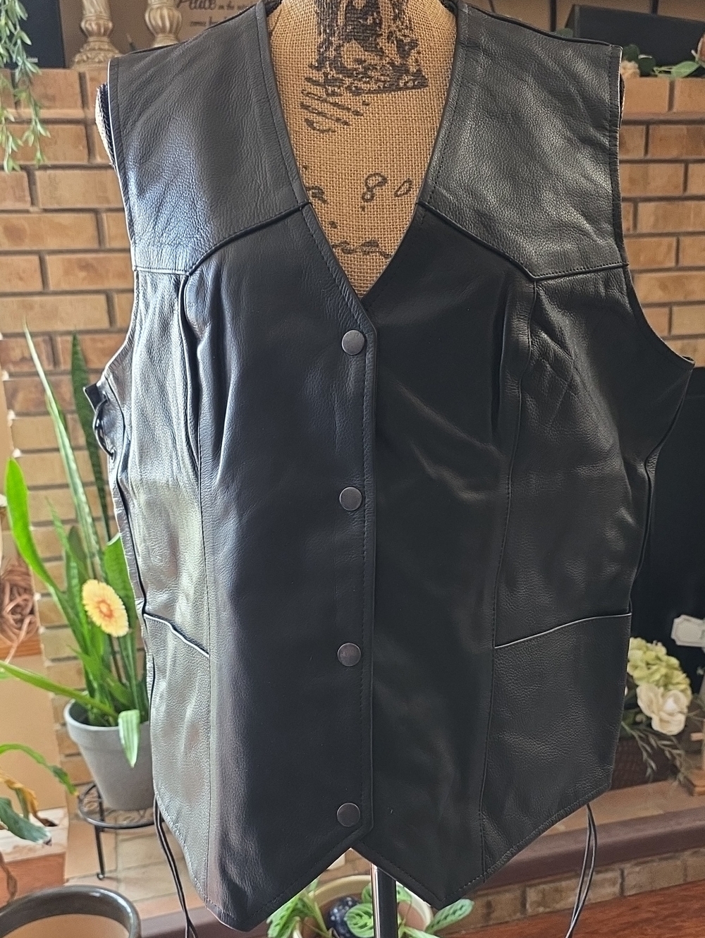 UNIK Premium Classic Black Leather Vest - Womens